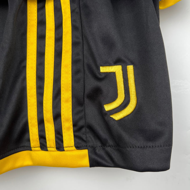 JUVENTUS I 23/24 CONJUNTO INFANTIL - TIENDA DEL JUGADOR